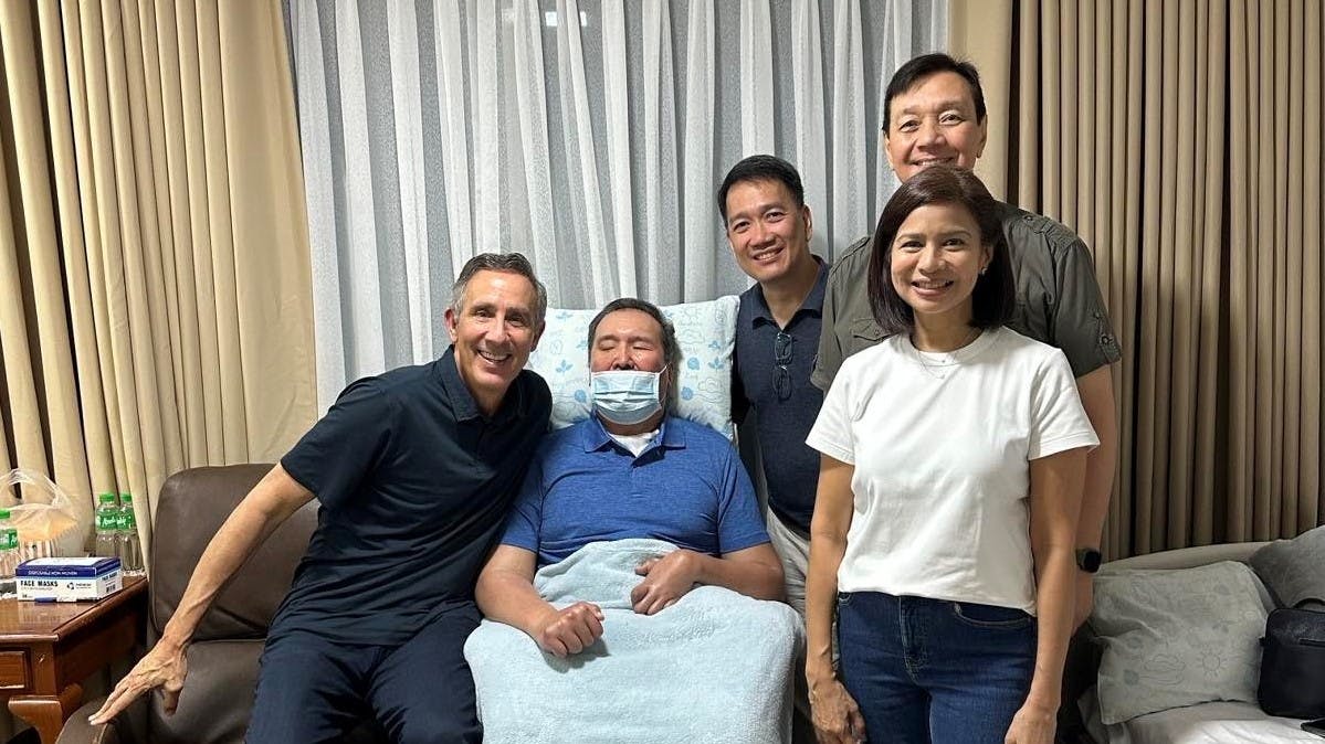 Know what happened in heartwarming reunion of PBA icon Samboy Lim and Team USA’s Chip Engelland